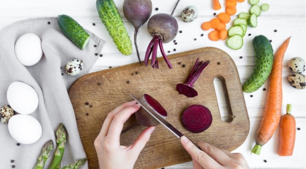 Пять проверенных способов натереть свеклу и не испачкать руки и одежду Пять проверенных способов натереть свеклу и не испачкать руки и одежду