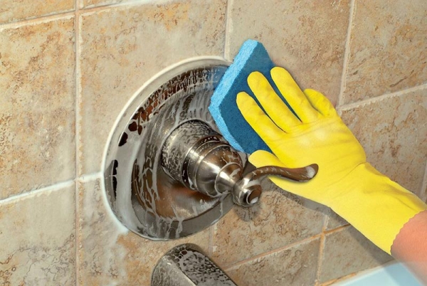 Вернуть блеск и чистоту: чем лучше всего мыть душевую кабину