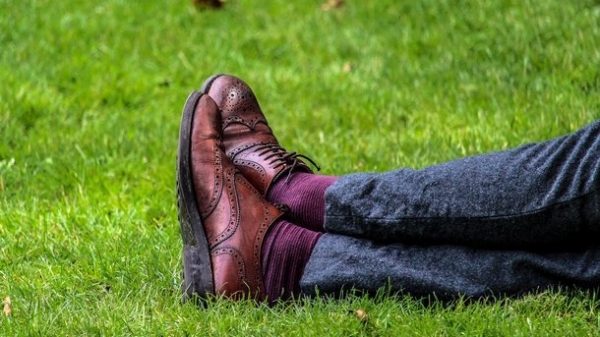 Из-за чего обувь начинает скрипеть: как убрать неприятный звук при ходьбе Из-за чего обувь начинает скрипеть: как убрать неприятный звук при ходьбе