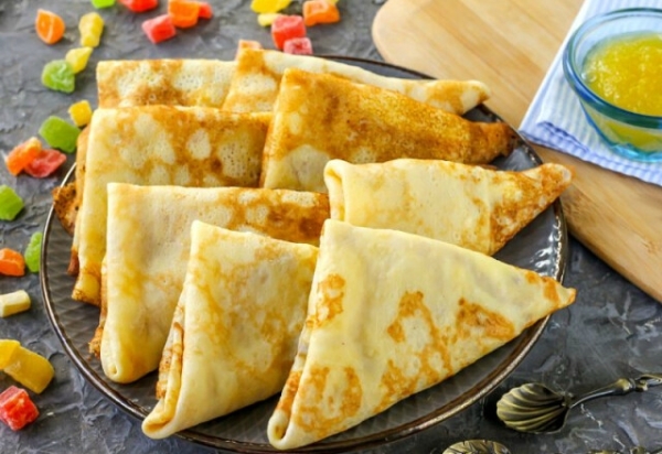 Простой способ красиво свернуть блинчик треугольником