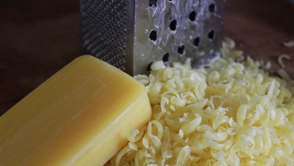 Простые способы чистки дивана от пятен и запаха за 15 минут в домашних условиях Простые способы чистки дивана от пятен и запаха за 15 минут в домашних условиях