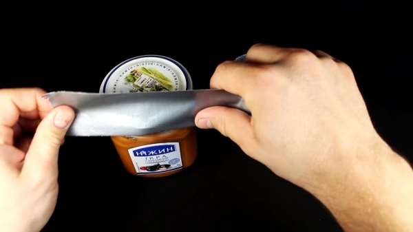 Простые и доступные способы, которые позволят открыть стеклянную банку без открывашки Простые и доступные способы, которые позволят открыть стеклянную банку без открывашки