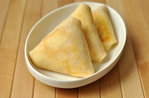 Простой способ красиво свернуть блинчик треугольником