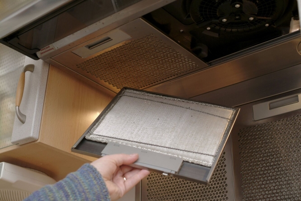 Способы, которые помогут быстро отмыть вытяжку от жира и копоти Способы, которые помогут быстро отмыть вытяжку от жира и копоти