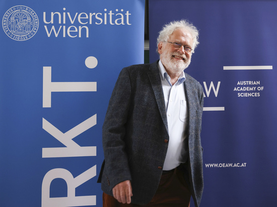 Нобелевку дали за ответ на вопрос, «играет ли Бог в кости»