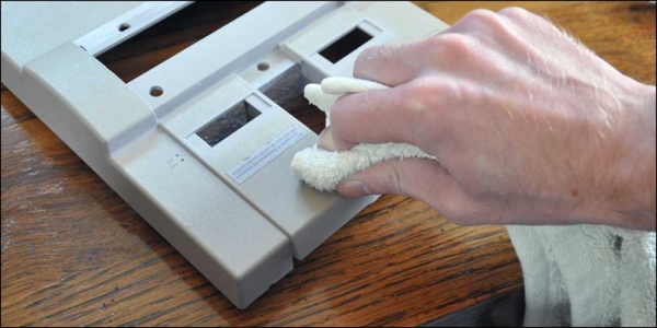 Простые и доступные способы помогут быстро и эффективно отбелить пластик от желтизны в домашних условиях Простые и доступные способы помогут быстро и эффективно отбелить пластик от желтизны в домашних условиях