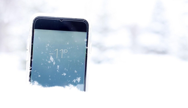 Полезные советы помогут спасти смартфон, который упал в снег Полезные советы помогут спасти смартфон, который упал в снег