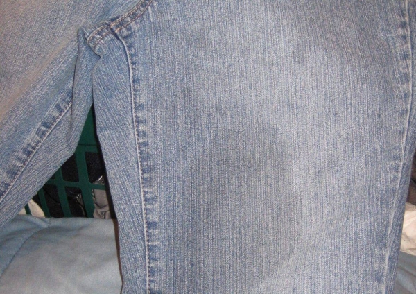 Доступные каждому способы выведения жирных пятен с джинсов за несколько минут Доступные каждому способы выведения жирных пятен с джинсов за несколько минут