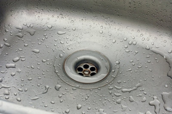 Проверенные домашние средства, которые помогут быстро прочистить слив