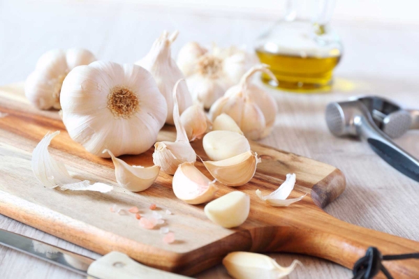 Пять способов легко почистить чеснок от шелухи Пять способов легко почистить чеснок от шелухи