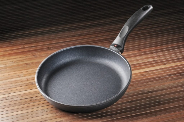 Боремся с нагаром на сковороде снаружи: эффективный способ, который подойдет даже для 20-летних сковородок Боремся с нагаром на сковороде снаружи: эффективный способ, который подойдет даже для 20-летних сковородок