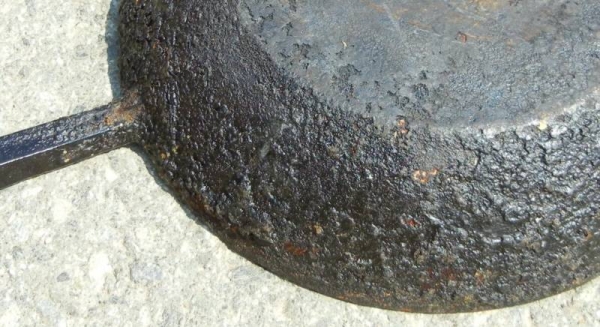 Боремся с нагаром на сковороде снаружи: эффективный способ, который подойдет даже для 20-летних сковородок Боремся с нагаром на сковороде снаружи: эффективный способ, который подойдет даже для 20-летних сковородок