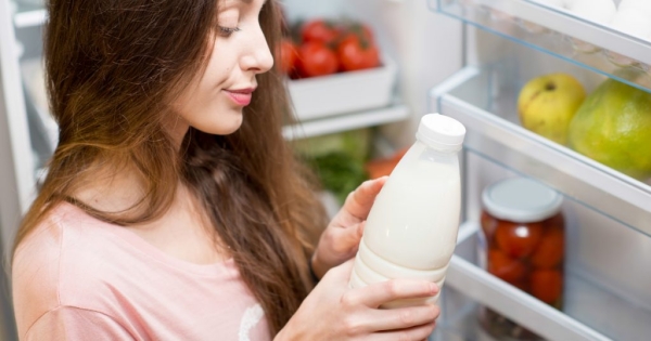 Место, где правильно хранить молоко в холодильнике Место, где правильно хранить молоко в холодильнике
