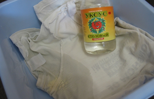 Шесть эффективных средств для удаления пятен от дезодоранта с одежды Шесть эффективных средств для удаления пятен от дезодоранта с одежды