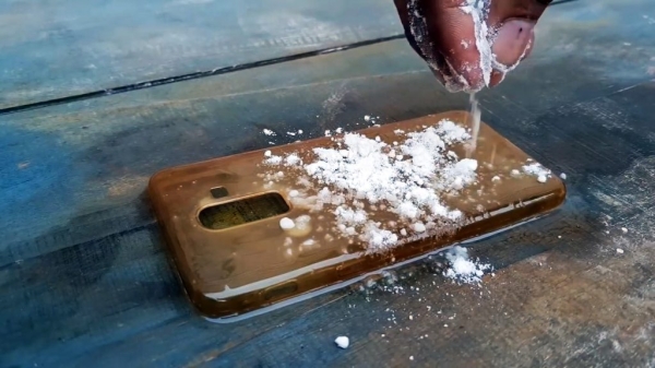 Как избавиться от желтизны на силиконовом чехле смартфона: эффективные способы очистки Как избавиться от желтизны на силиконовом чехле смартфона: эффективные способы очистки