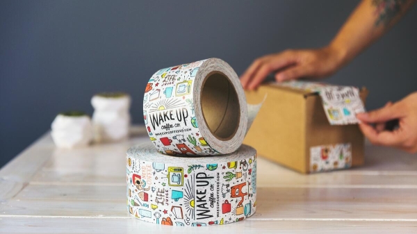 Доступный и быстрый способ оторвать скотч, если под рукой нет ножниц Доступный и быстрый способ оторвать скотч, если под рукой нет ножниц