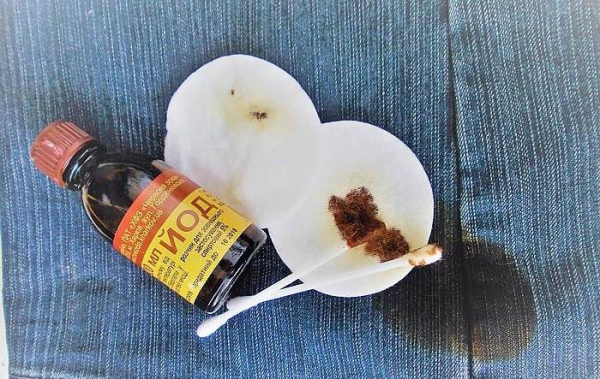 Пятна йода на одежде или коже – не беда: чем оттереть пятно йода за пять минут Пятна йода на одежде или коже – не беда: чем оттереть пятно йода за пять минут