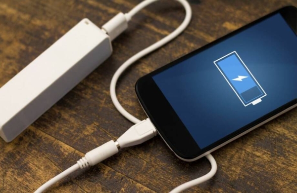 Путешественнику на заметку: как зарядить смартфон, если рядом нет розетки