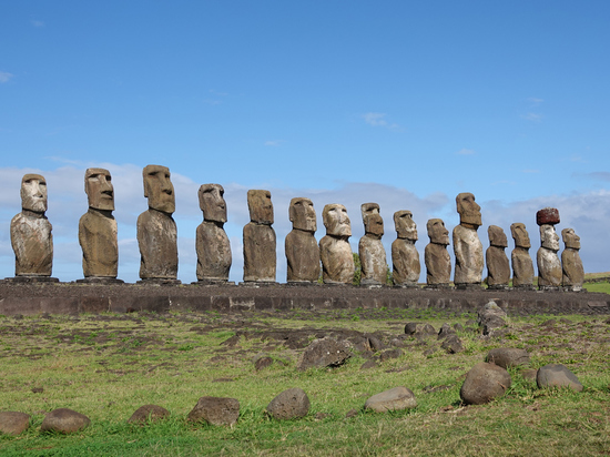 На острове Пасхи нашли странное каменное изваяние в кратере вулкана