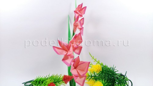 Кленовый лист из бумаги, оригами