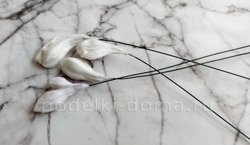 Цветок альстромерия из холодного фарфора Цветок альстромерия из холодного фарфора