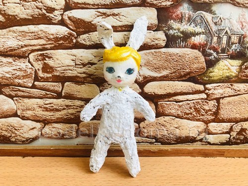 Ёлочная игрушка Зайка в технике ватного папье-маше