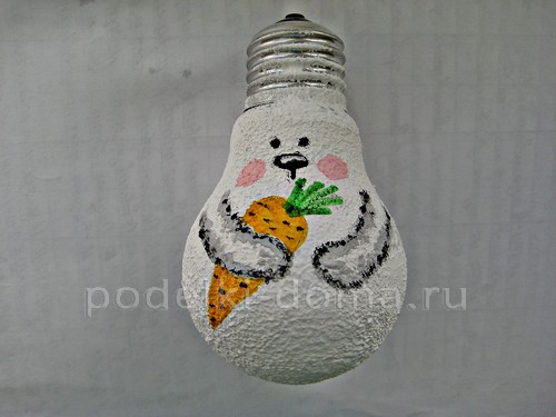 Игрушка на ёлку «Заяц» из лампочки Игрушка на ёлку «Заяц» из лампочки