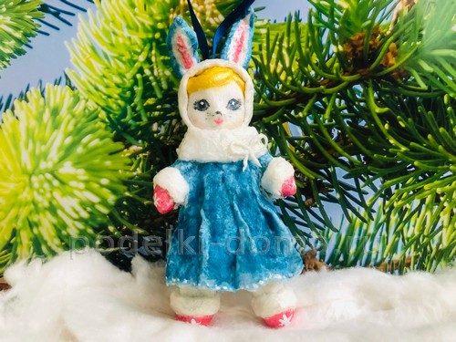 Ёлочная игрушка Зайка в технике ватного папье-маше