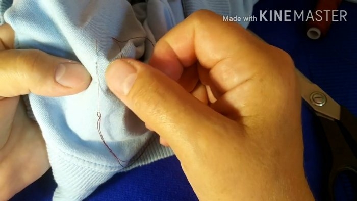 Как зашить дырку потайным швом при помощи скотча Как зашить дырку потайным швом при помощи скотча