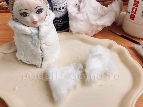 Снегурочка из смешанного папье-маше Снегурочка из смешанного папье-маше