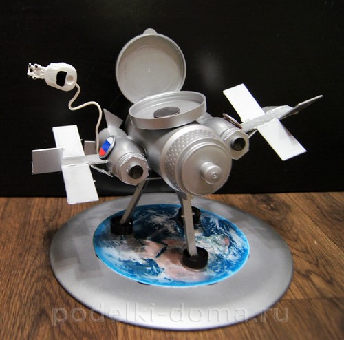 Объемная открытка к Дню космонавтики