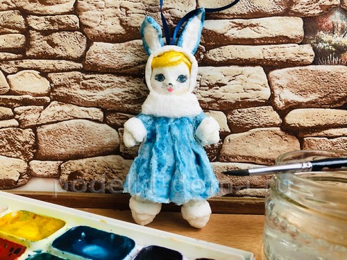 Ёлочная игрушка Зайка в технике ватного папье-маше