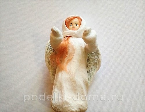 Снегурочка из смешанного папье-маше Снегурочка из смешанного папье-маше