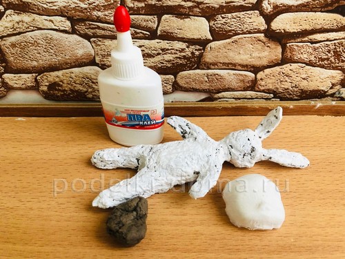 Ёлочная игрушка Зайка в технике ватного папье-маше