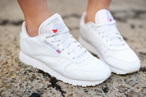 Доступные и простые способы, которые позволят вернуть белизну белым кроссовкам Доступные и простые способы, которые позволят вернуть белизну белым кроссовкам