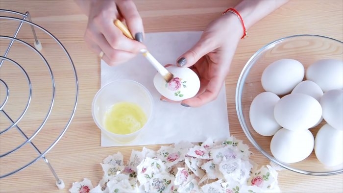 Как запросто украсить яйца без наклеек и сэкономить деньги Как запросто украсить яйца без наклеек и сэкономить деньги