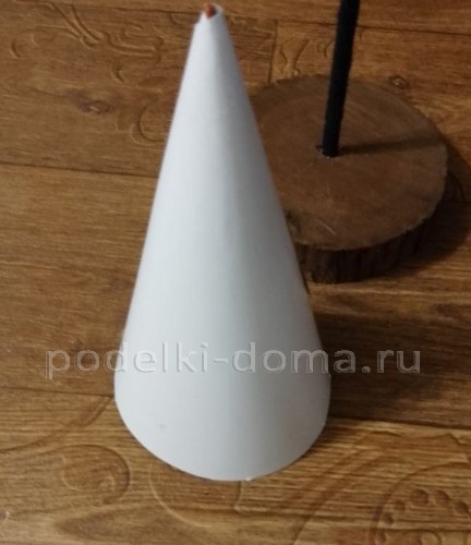 Эко-ёлка — поделка из подручного материала Эко-ёлка — поделка из подручного материала