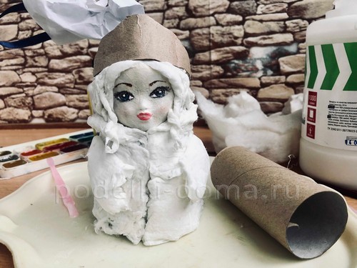 Снегурочка из смешанного папье-маше Снегурочка из смешанного папье-маше