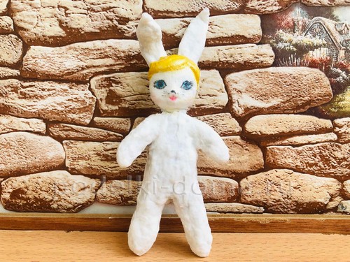 Ёлочная игрушка Зайка в технике ватного папье-маше