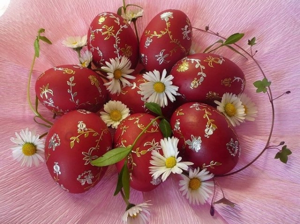 Простые и безопасные способы покрасить яйца на Великую Пасху