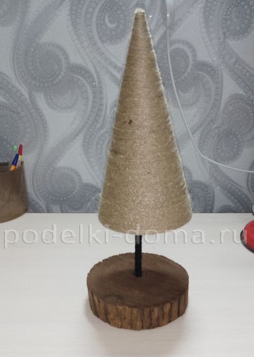 Эко-ёлка — поделка из подручного материала Эко-ёлка — поделка из подручного материала