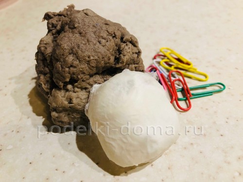 Ёлочная игрушка Зайка в технике ватного папье-маше