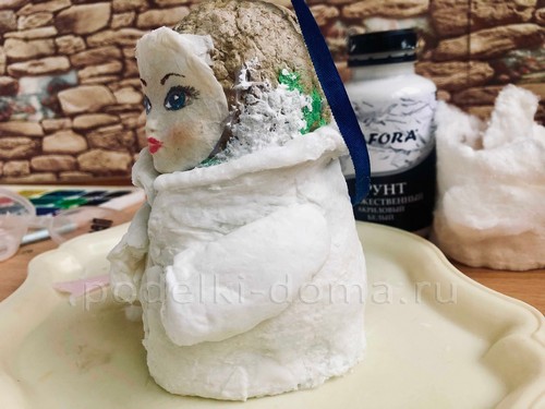 Снегурочка из смешанного папье-маше Снегурочка из смешанного папье-маше