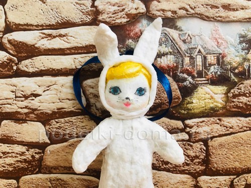 Ёлочная игрушка Зайка в технике ватного папье-маше