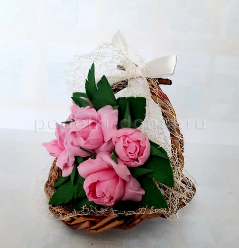 Букетница из газетных трубочек