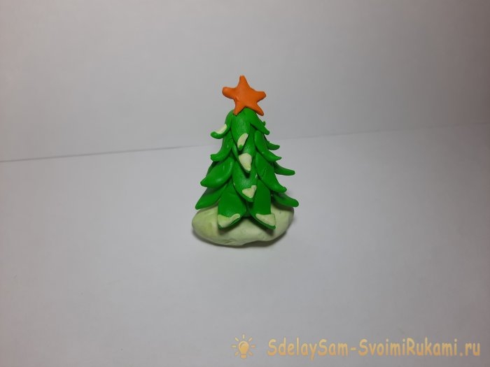 Как сделать красивую елочку из пластилина Как сделать красивую елочку из пластилина