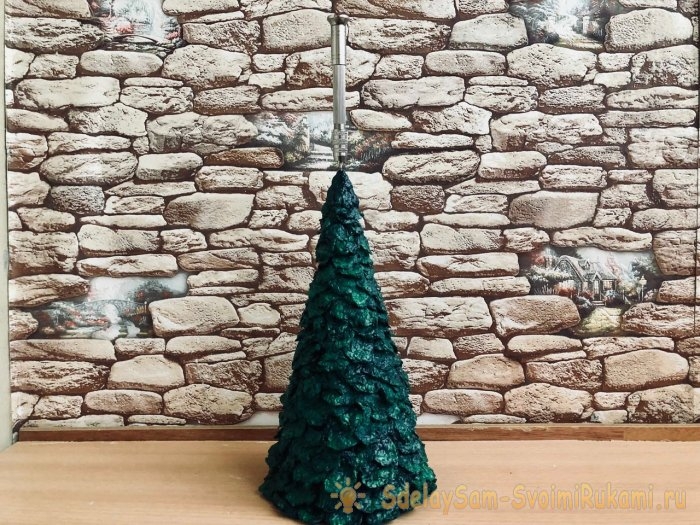 Новогодняя елочка из упаковки для яиц Новогодняя елочка из упаковки для яиц