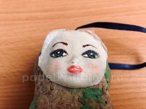 Снегурочка из смешанного папье-маше Снегурочка из смешанного папье-маше