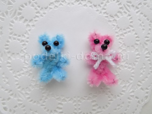 Плюшевый медвежонок из синельной проволоки