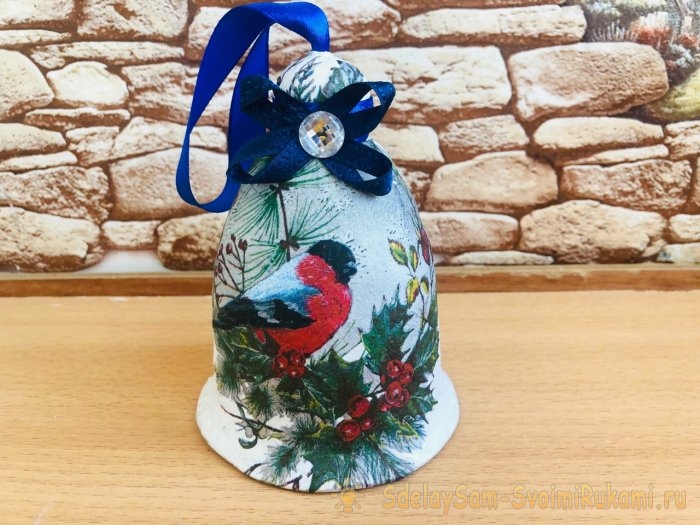 Как сделать елочная игрушку «Колокольчик» из бумаги